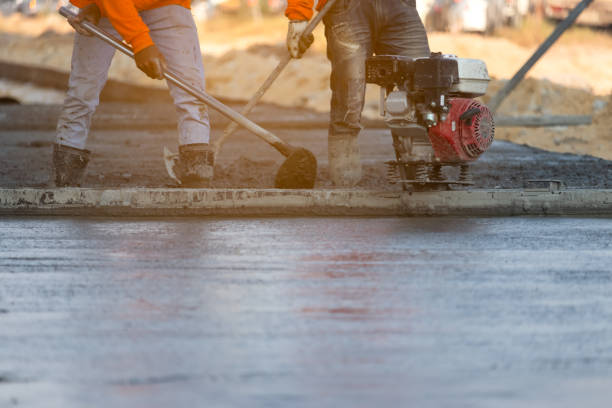 Best Concrete Pool Decks in Stinnett, TX